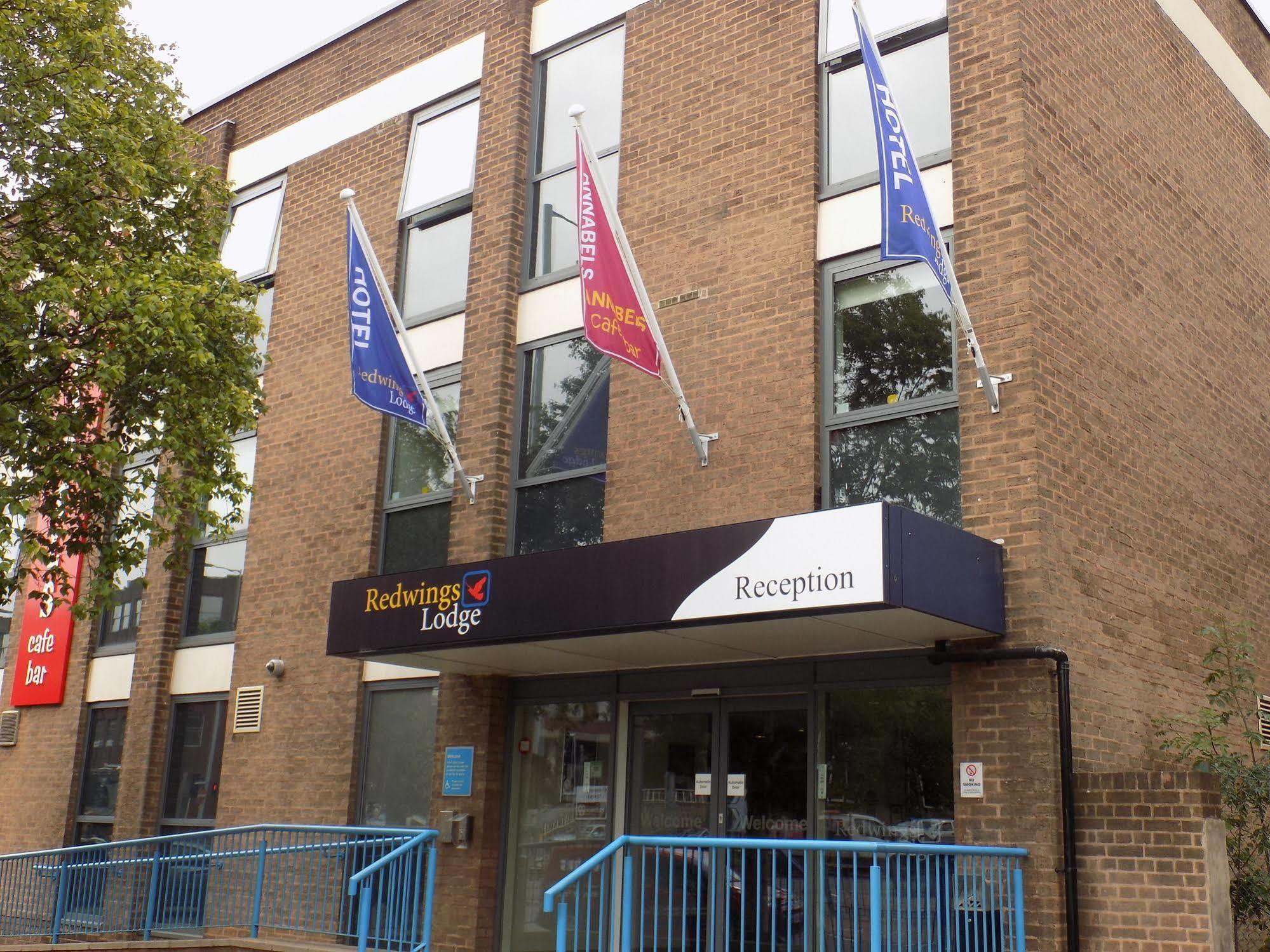 Redwings Lodge Wolverhampton Central Exterior photo